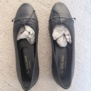 A Soliani black flats